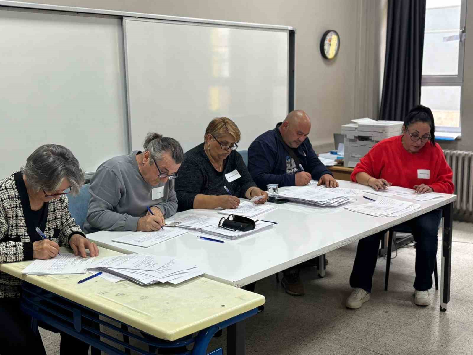 Kırklareli’nde Bulgaristan seçimleri için çifte vatandaşlar sandık başına gitti
