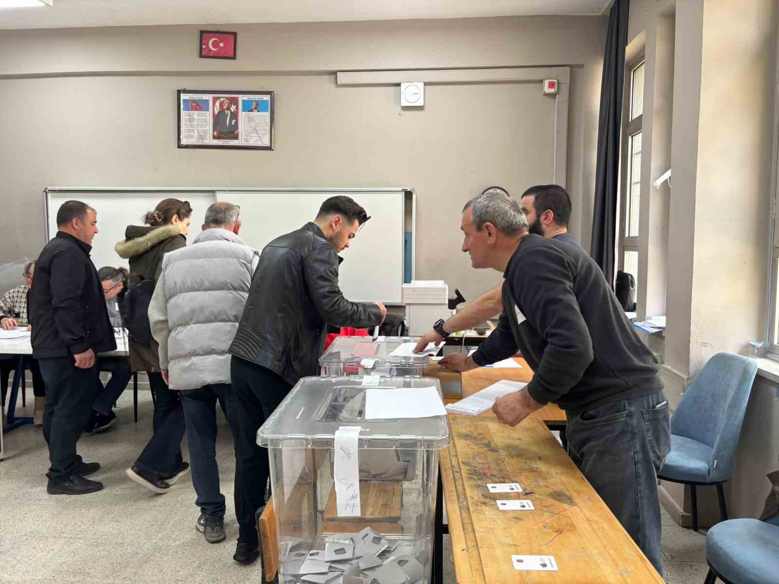 Kırklareli’nde Bulgaristan seçimleri için çifte vatandaşlar sandık başına gitti
