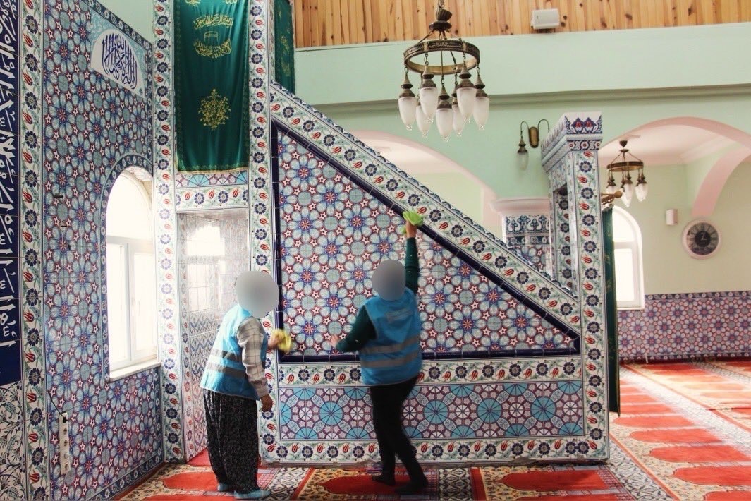 Kırklareli’nde denetimli serbestlik hükümlülerinden cami temizliği
