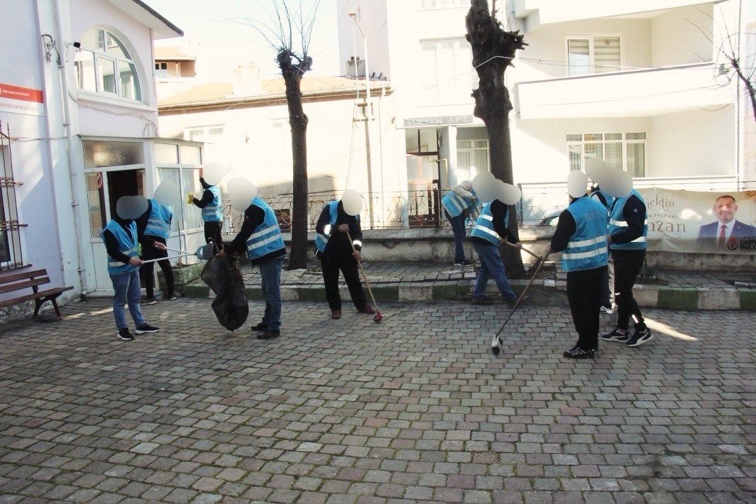 Kırklareli’nde denetimli serbestlik hükümlülerinden cami temizliği
