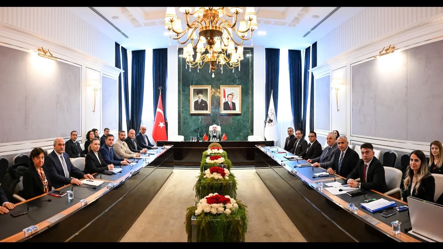 Kırklareli’nde gençlik ve spor yatırımları masaya yatırıldı
