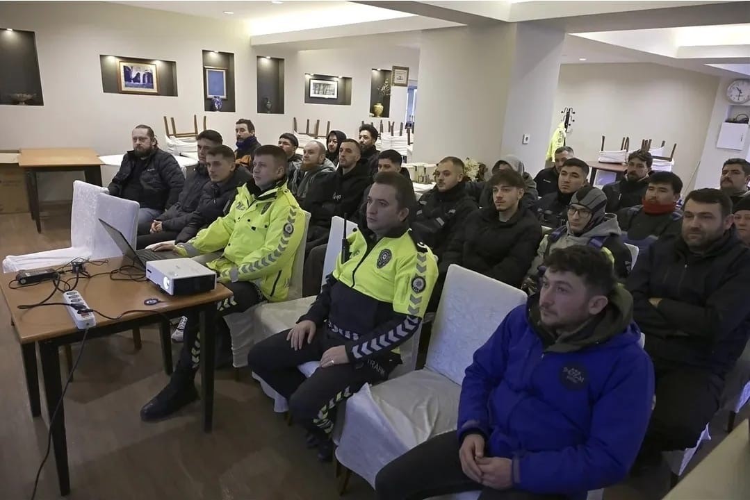 Kırklareli’nde motokuryelere güvenli sürüş eğitimi
