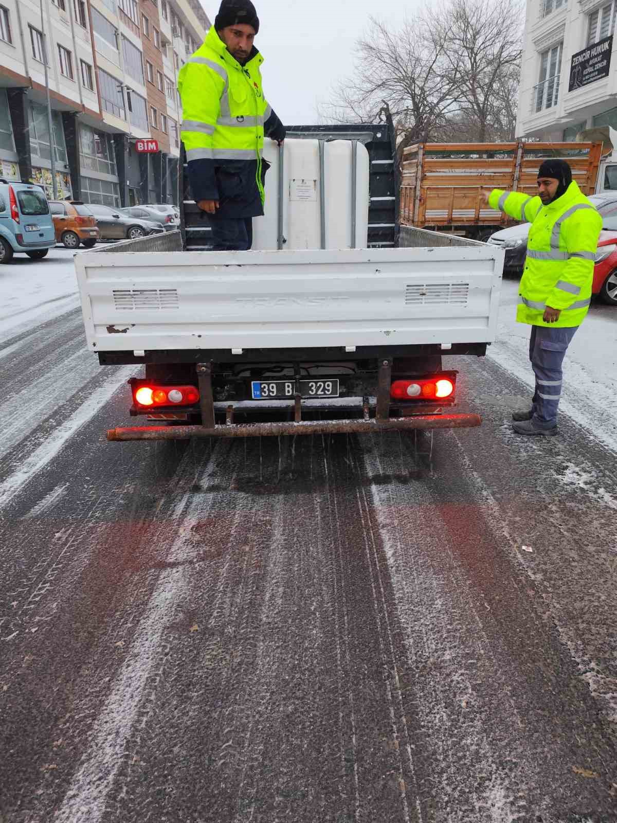 Kırklareli’nde solüsyonla ilaçlama ve tuzlama çalışmaları
