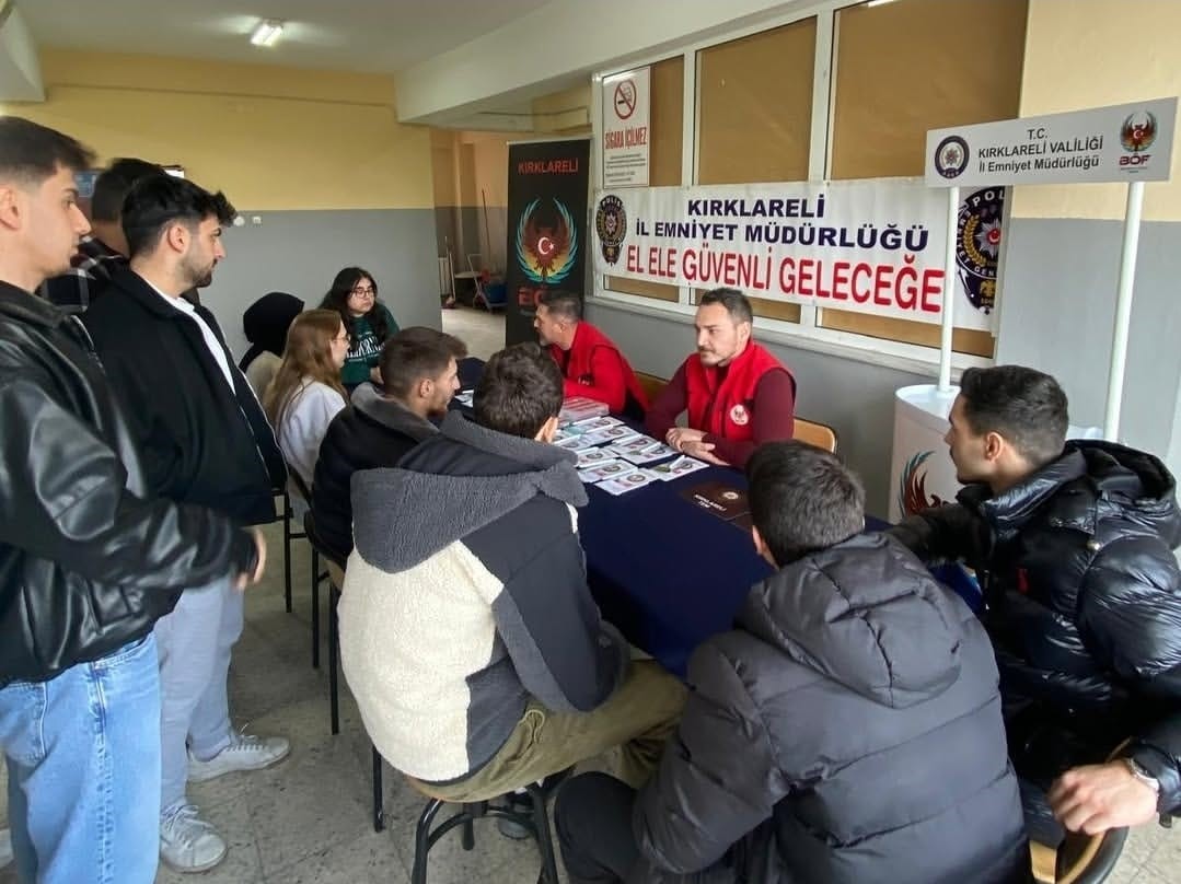 Kırklareli’nde üniversite öğrencilerine terörle mücadele bilgilendirmesi
