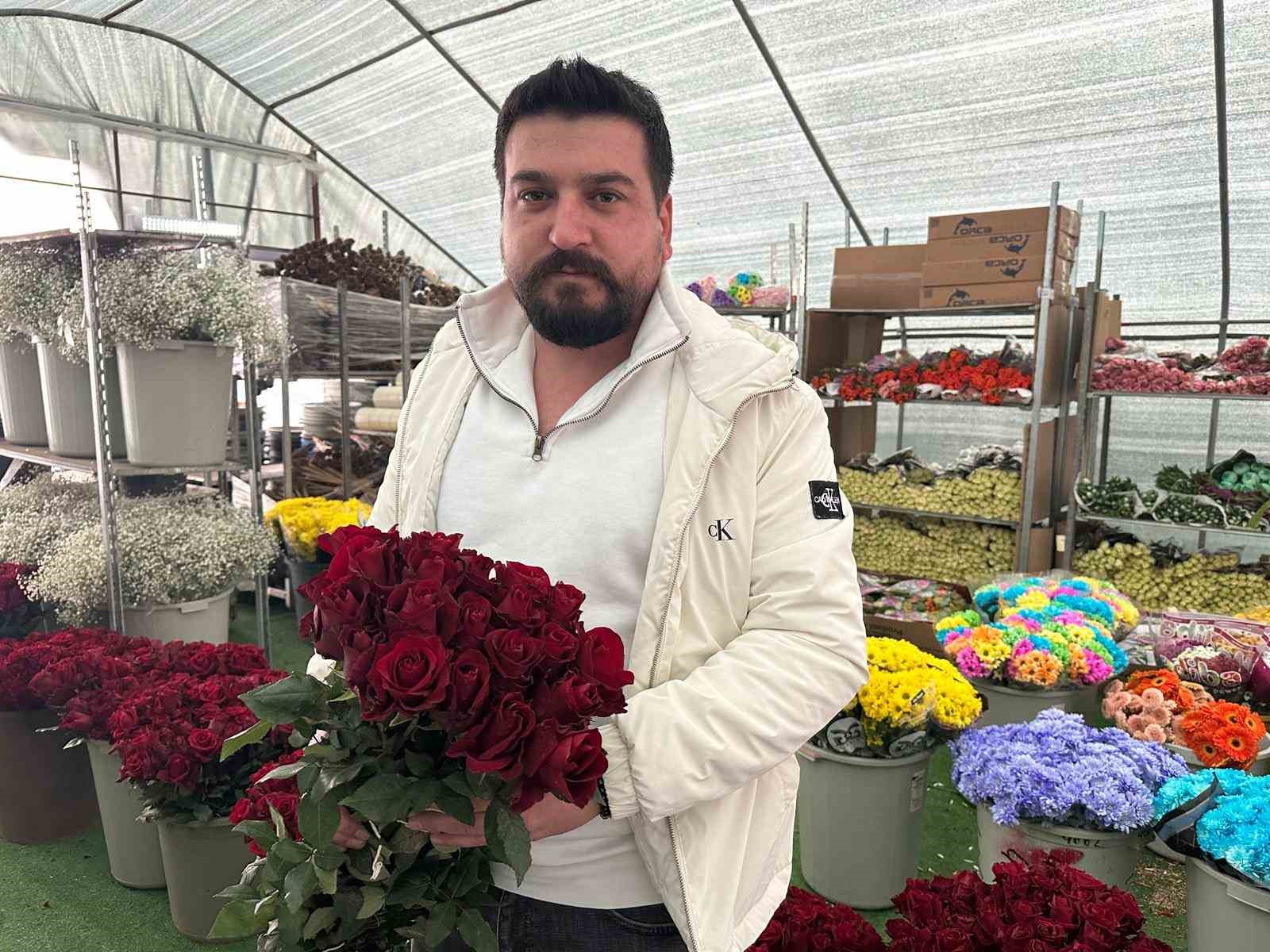 Kırmızı gülü yağış vurdu: Kenya ve Uganda gülleri revaçta
