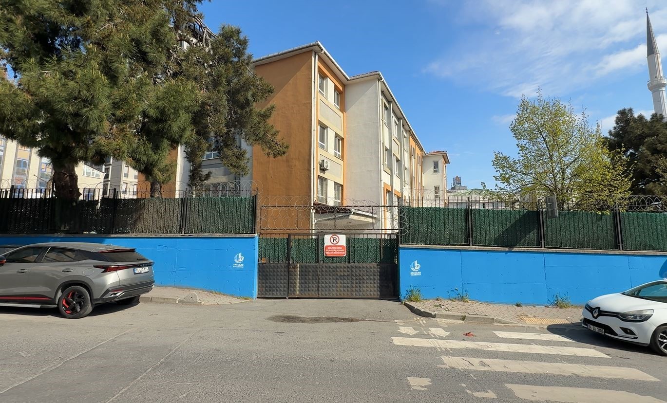 Kırmızı ışık ihlali yapan İETT otobüsü çocuğu altına aldı: O anlar kamerada
