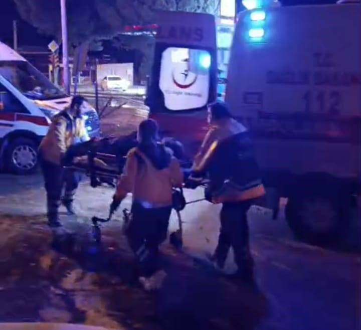 Kırmızı ışık ihlali yapan mikser ortalığı savaş alanına çevirdi; 5 yaralı
