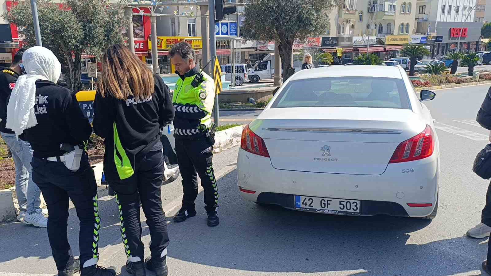 Kırmızı ışıkta geçip kaza yaptı, ehliyetine 1 ay el konuldu
