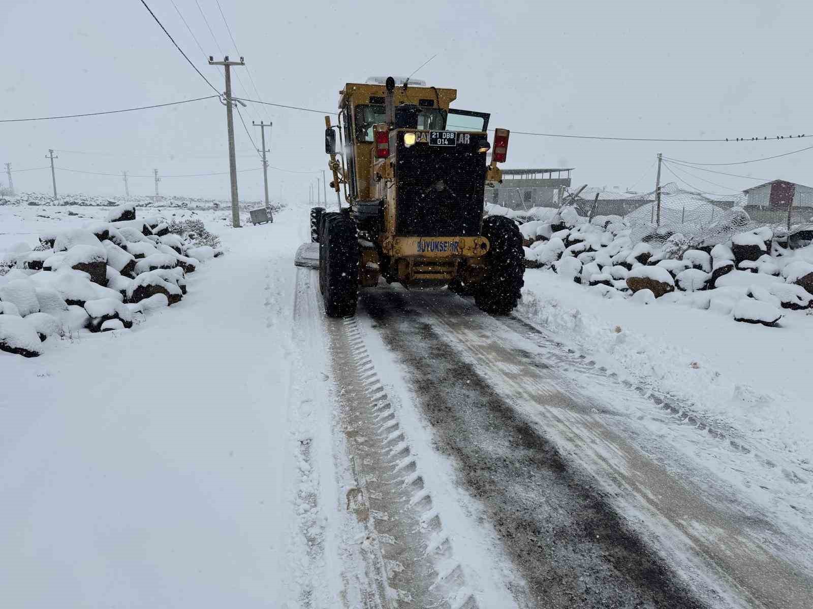 Kırsal mahallelerde 572 kilometre yol ulaşıma açıldı
