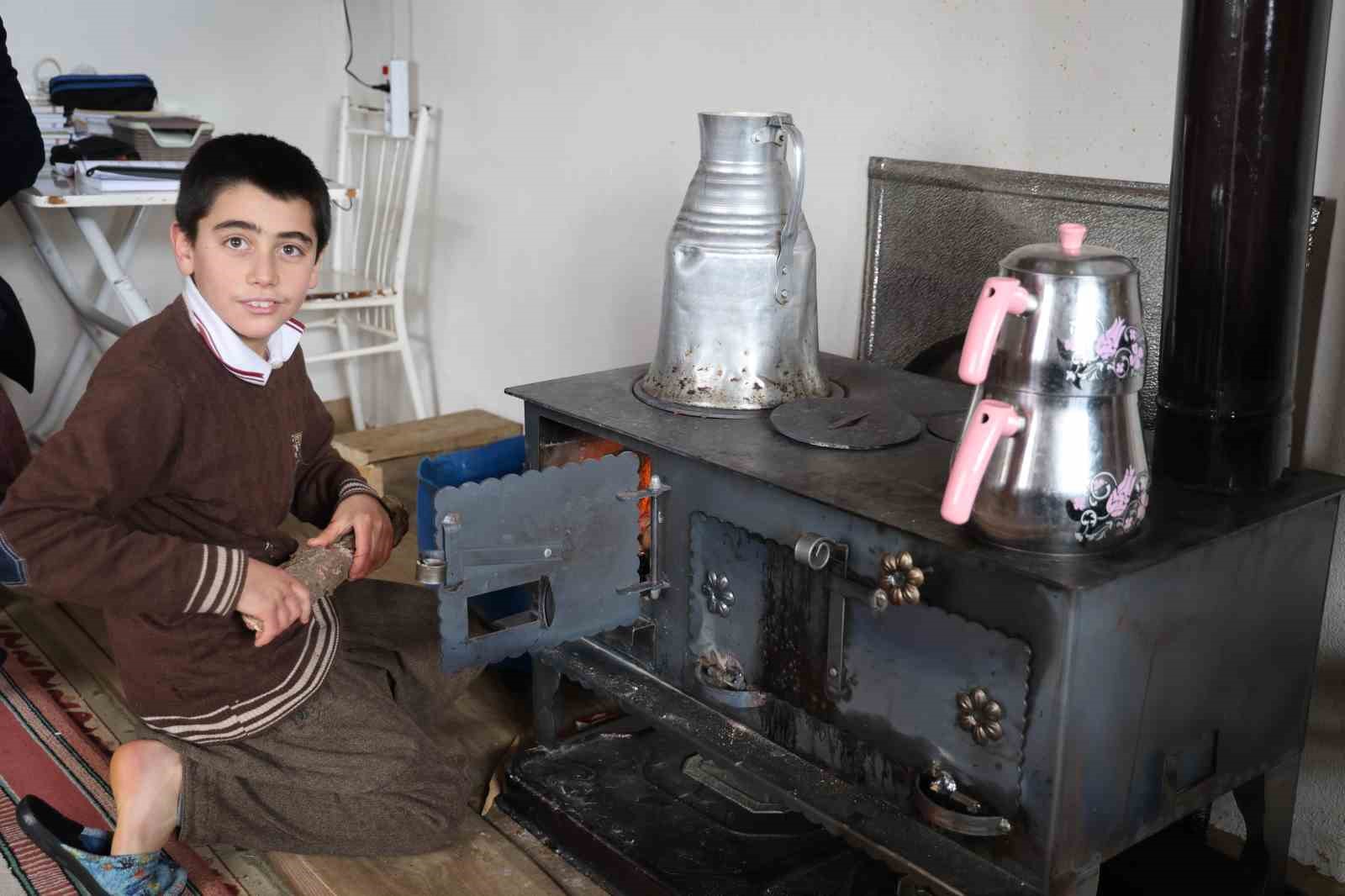 Kırsalda hayvancılıkla uğraşan kadın besicinin zorlu mesaisi
