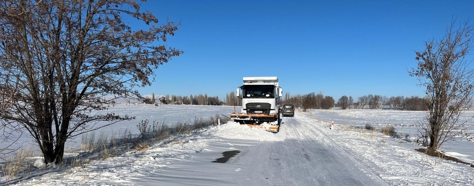 Kırsalda kapalı yol kalmadı: Büyükşehir 266 mahalle yolunu ulaşıma açtı
