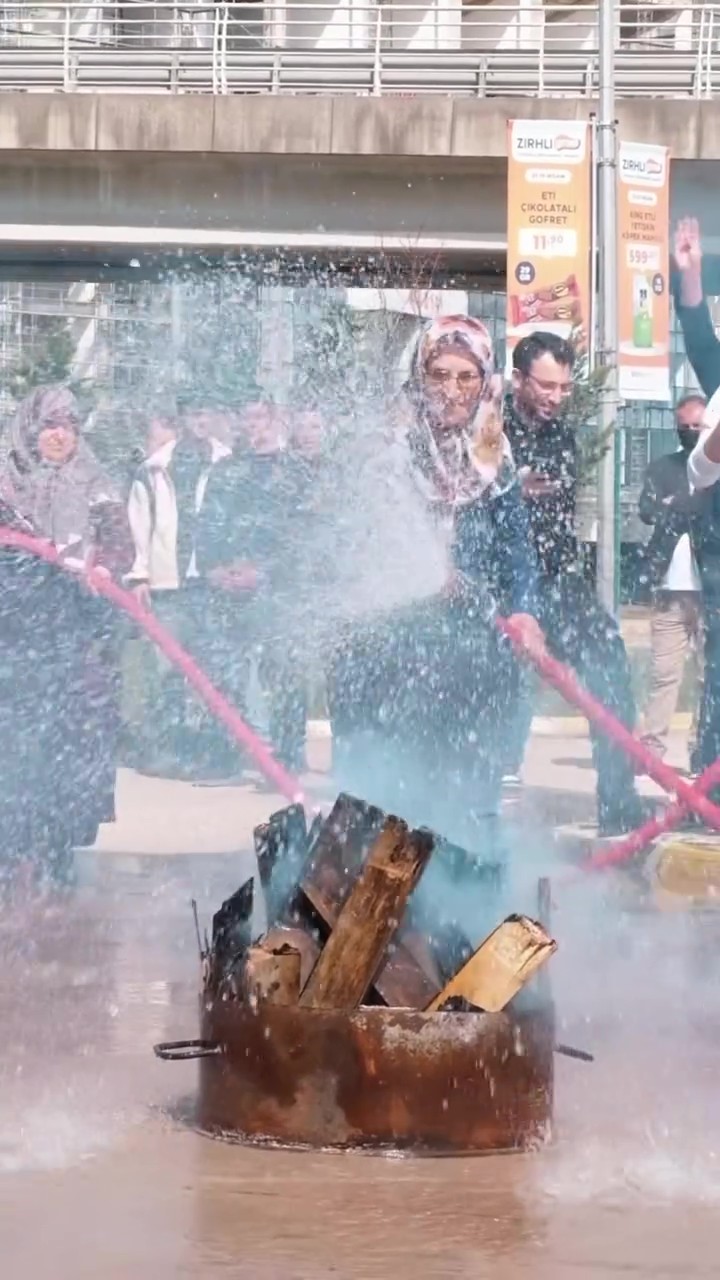 Kırsalda yangına ilk müdahale kadınlardan
