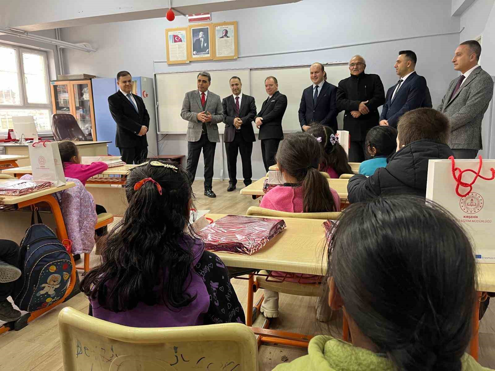 Kırşehir’de 45 bin 941 öğrenci karne heyecanı yaşadı
