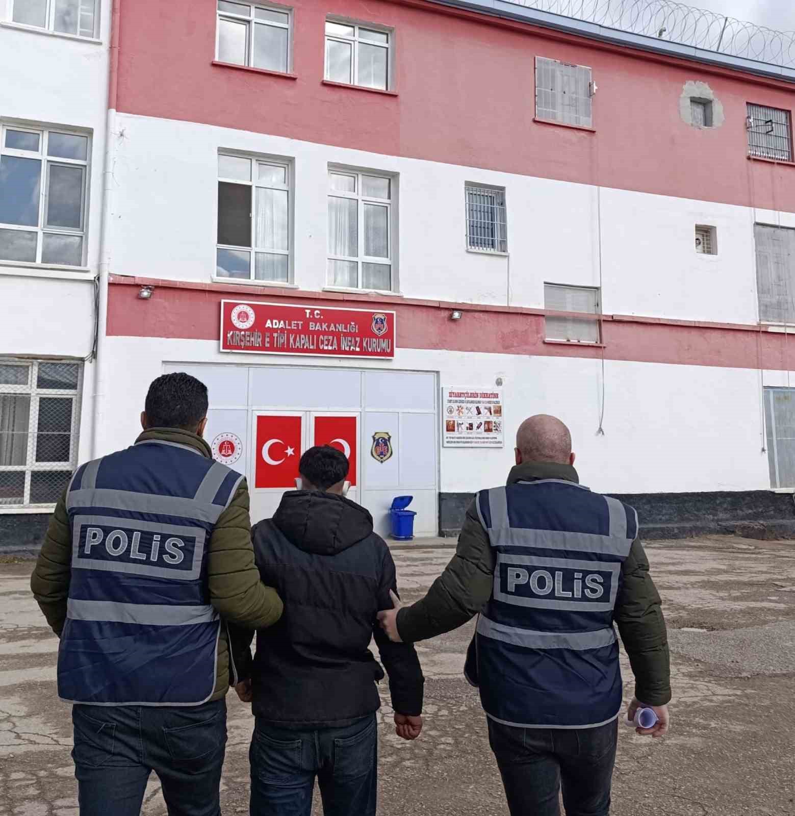Kırşehir’de 88 suç kaydı bulunan firari yakalandı
