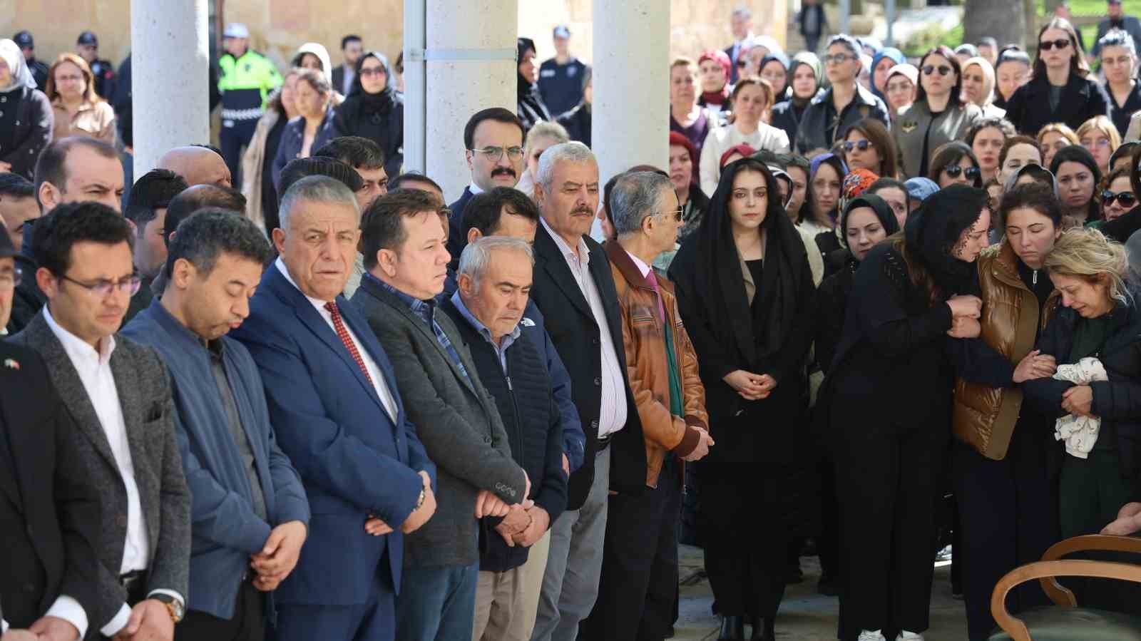 Kırşehir’de boğazına çilek kaçan 2,5 yaşındaki çocuk hayatını kaybetti
