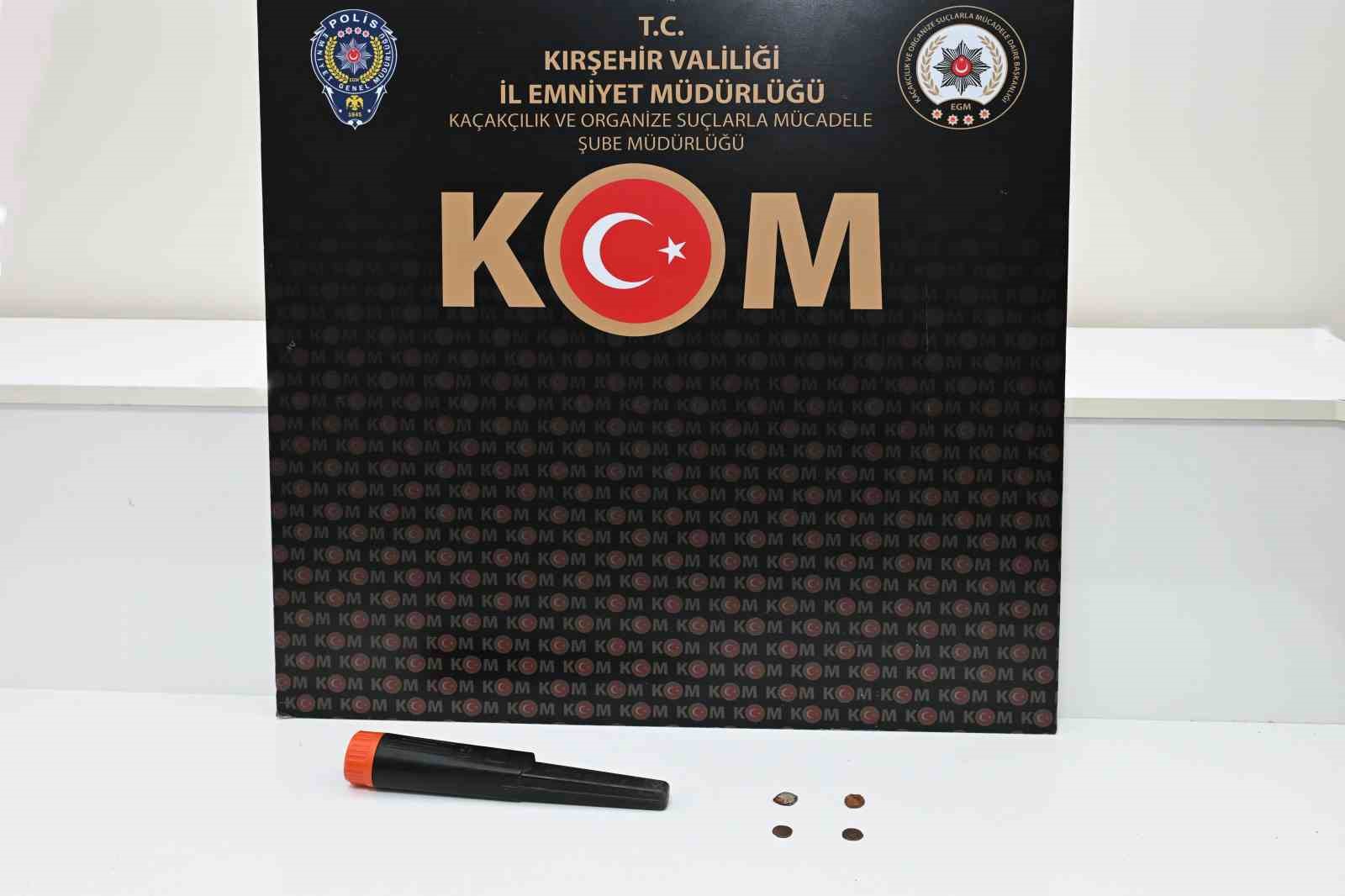 Kırşehir’de durdurulan araçtan sikke ve uyuşturucu çıktı
