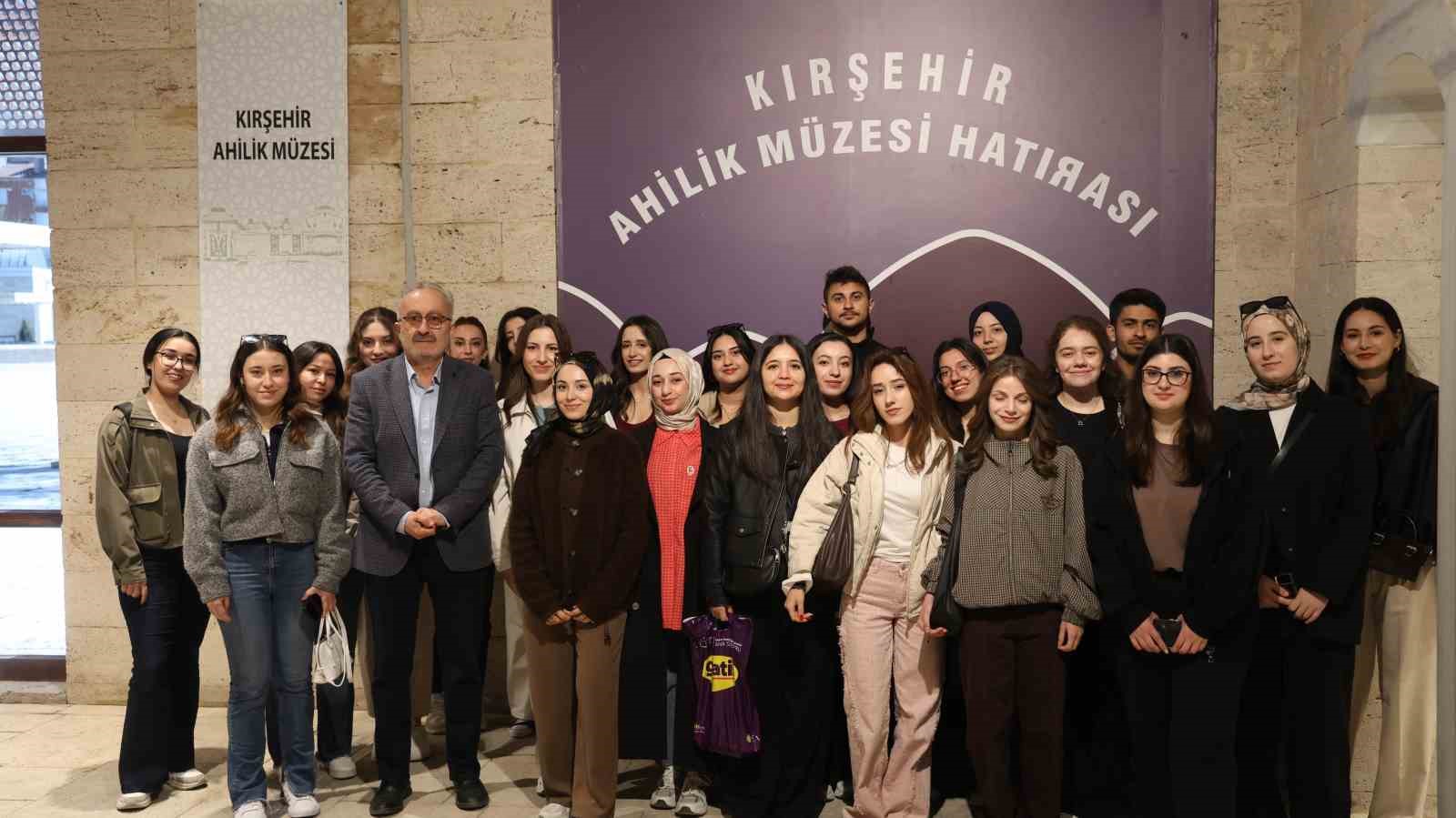 Kırşehir’de gençler teknoloji yerine müze tercih ediyor
