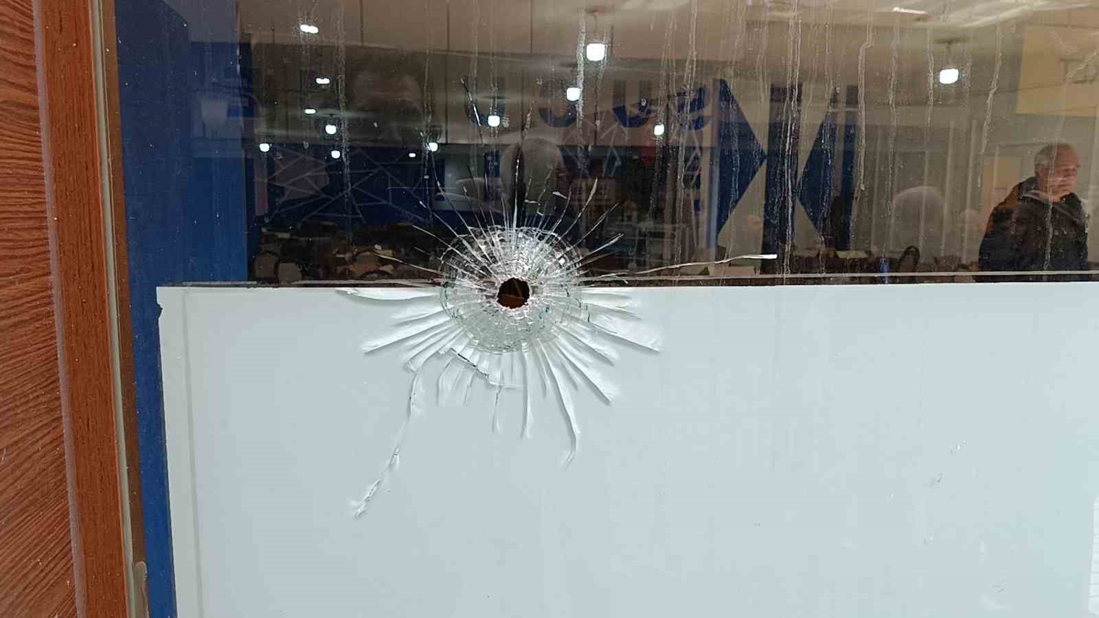 Kırşehir’de husumetli kavgası: Kahvehaneye kurşun sıktı, 2 kişi yaralandı
