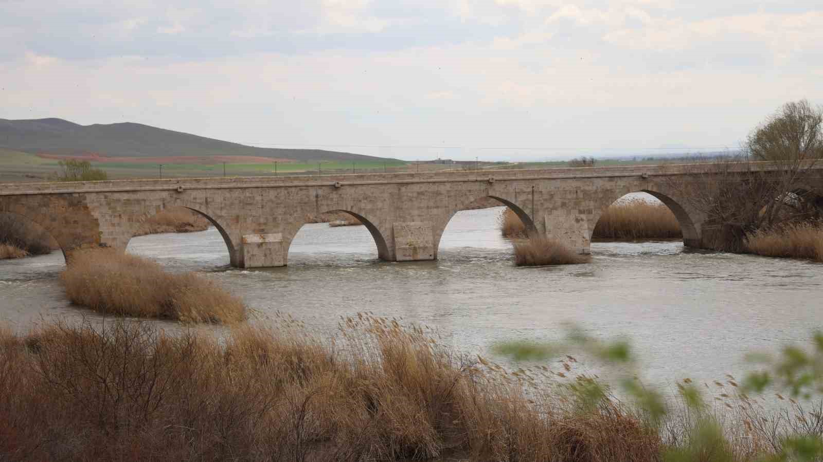 Kırşehir’de kayıp şahıs termal kameralı dronlar ile aranıyor
