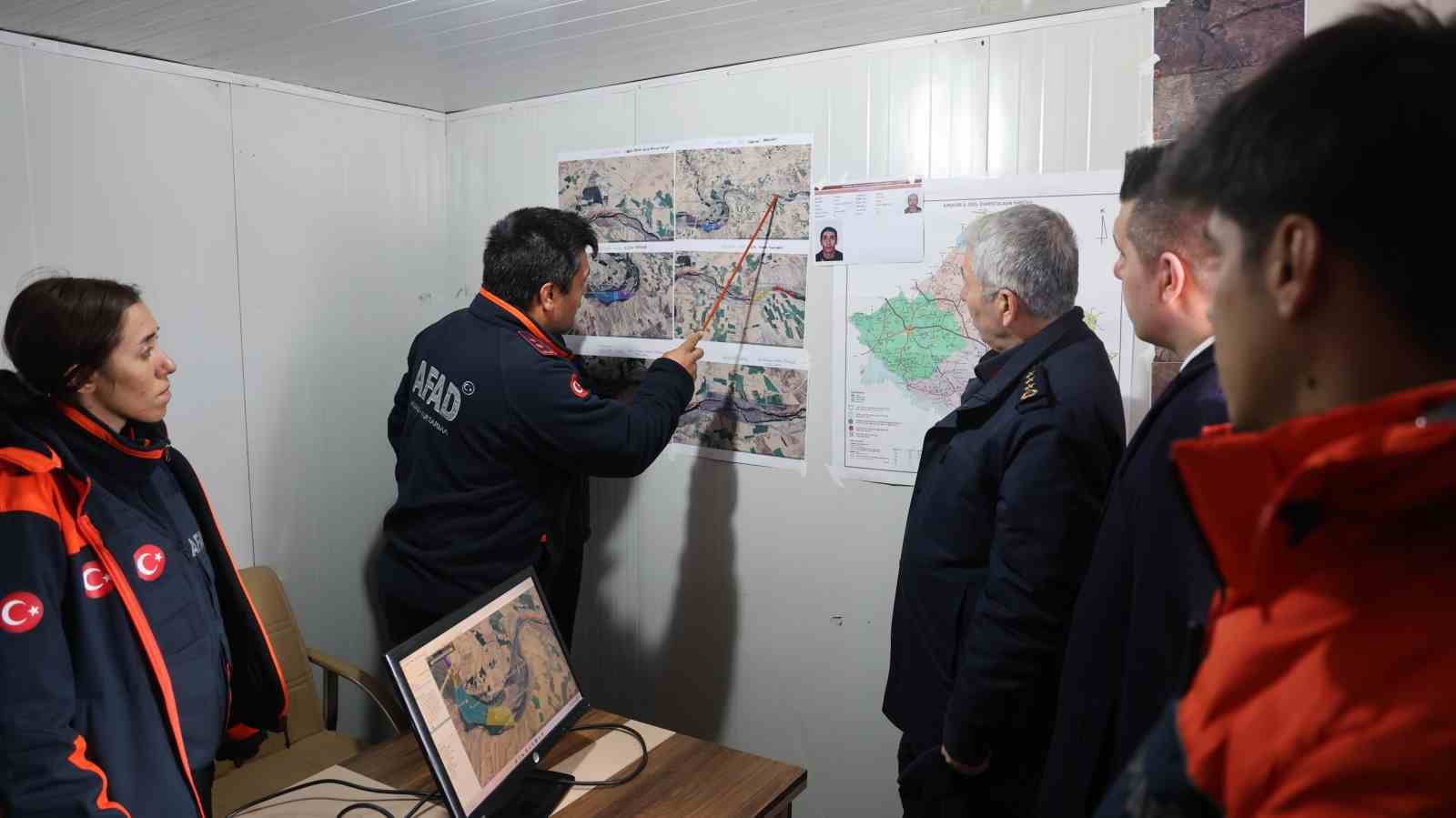 Kırşehir’de kayıp şahıs termal kameralı dronlar ile aranıyor
