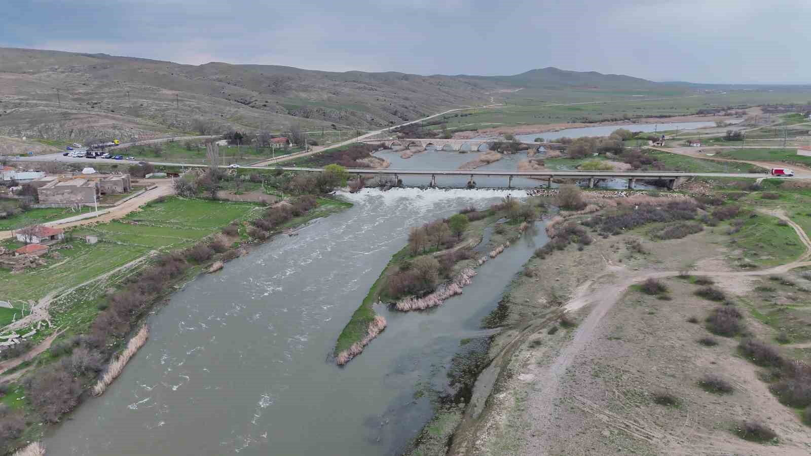 Kırşehir’de kayıp şahıs termal kameralı dronlar ile aranıyor
