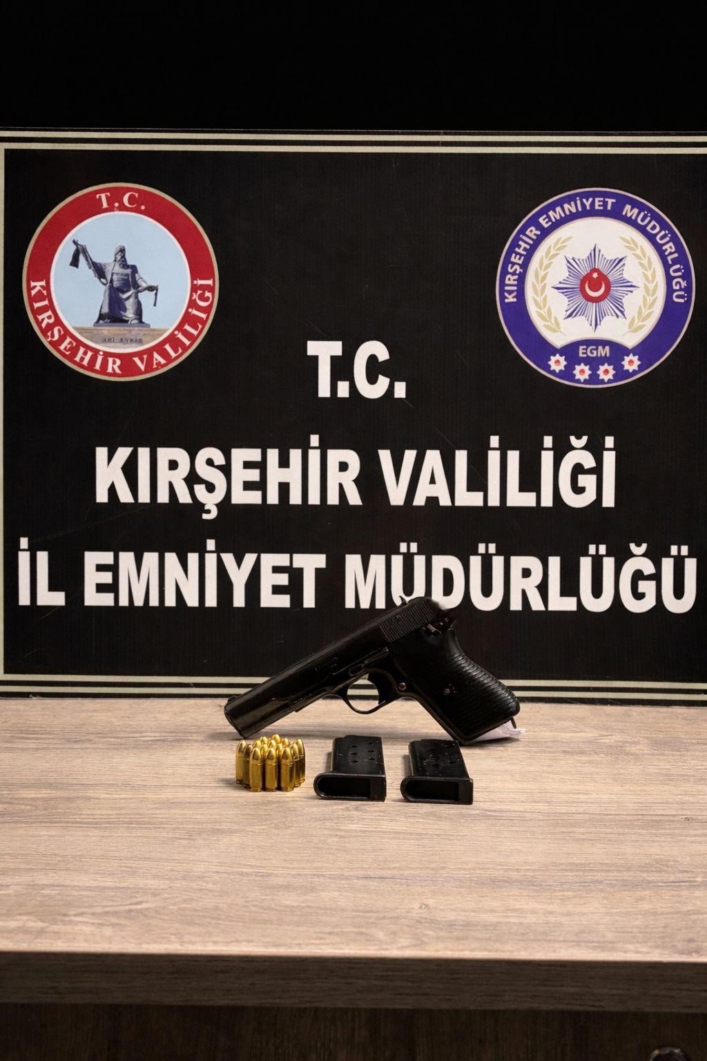 Kırşehir’de polis ruhsatsız silah ele geçirdi

