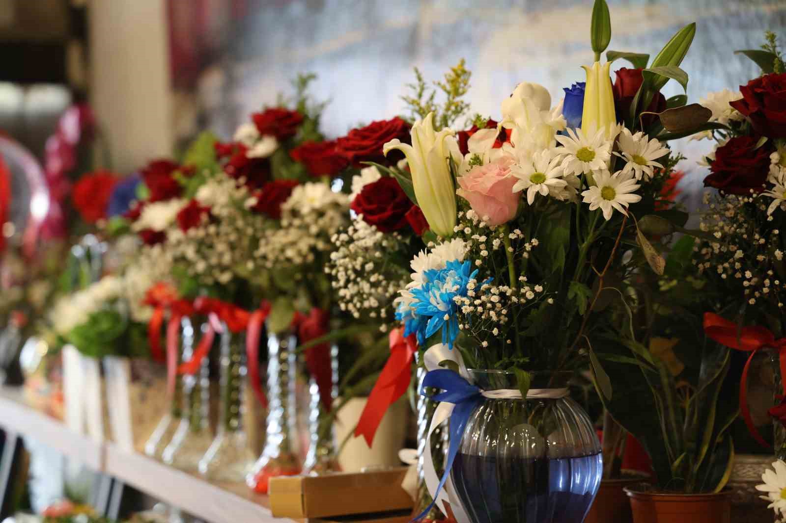 Kırşehir’de sevgililer gününe özel "41 kere maşallah" çiçek konseptine ilgi
