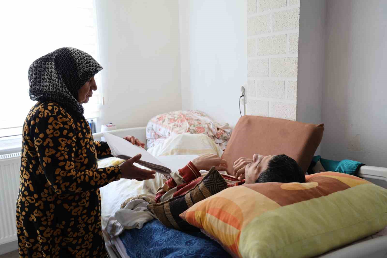 Kırşehir’de yaşlı kadın ailesinin terk ettiği hasta torununa 29 yıldır bakıyor
