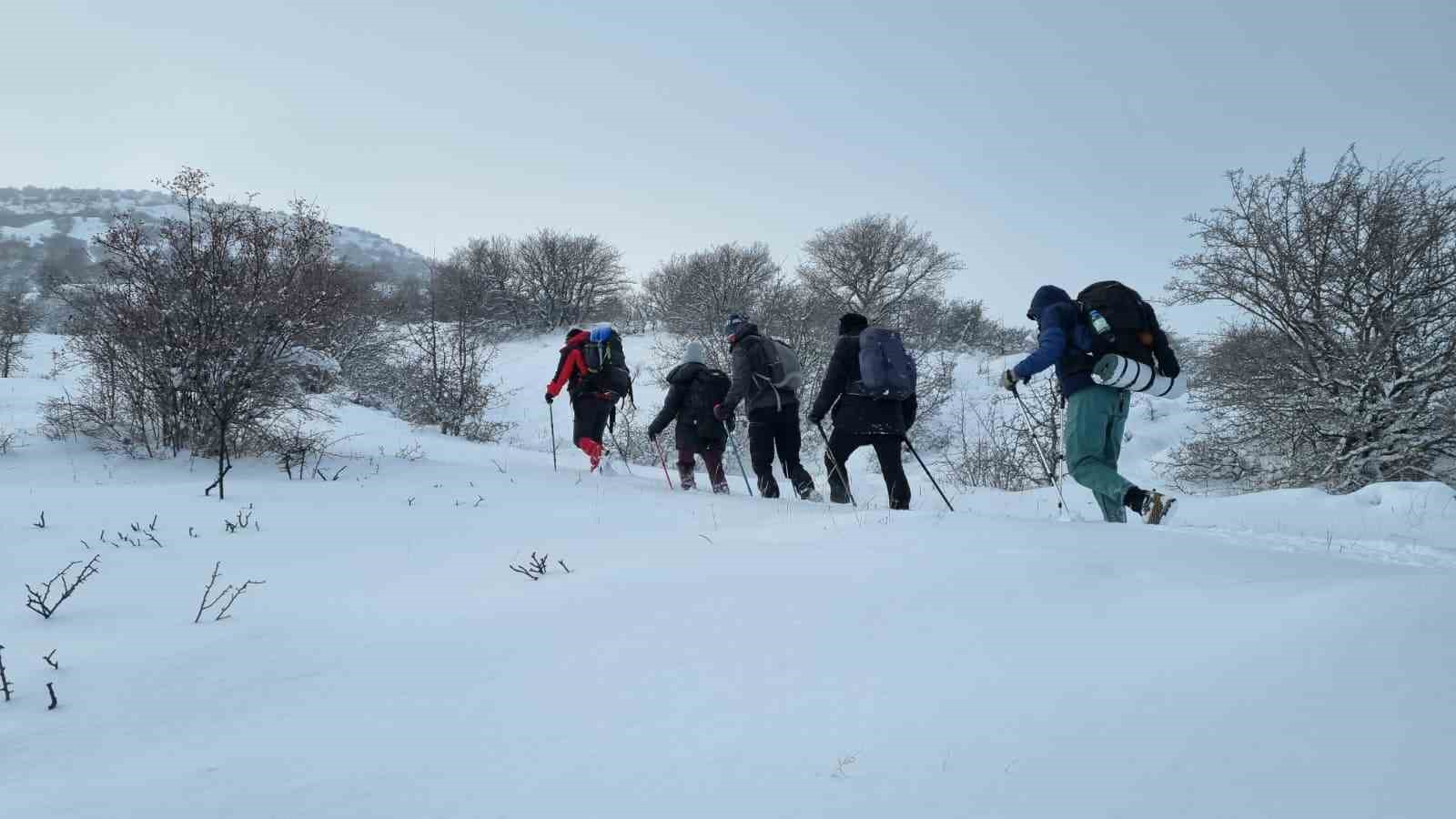 Kırşehirli dağcılar, Gönül Dağı’nda İstiklal Marşı okudu
