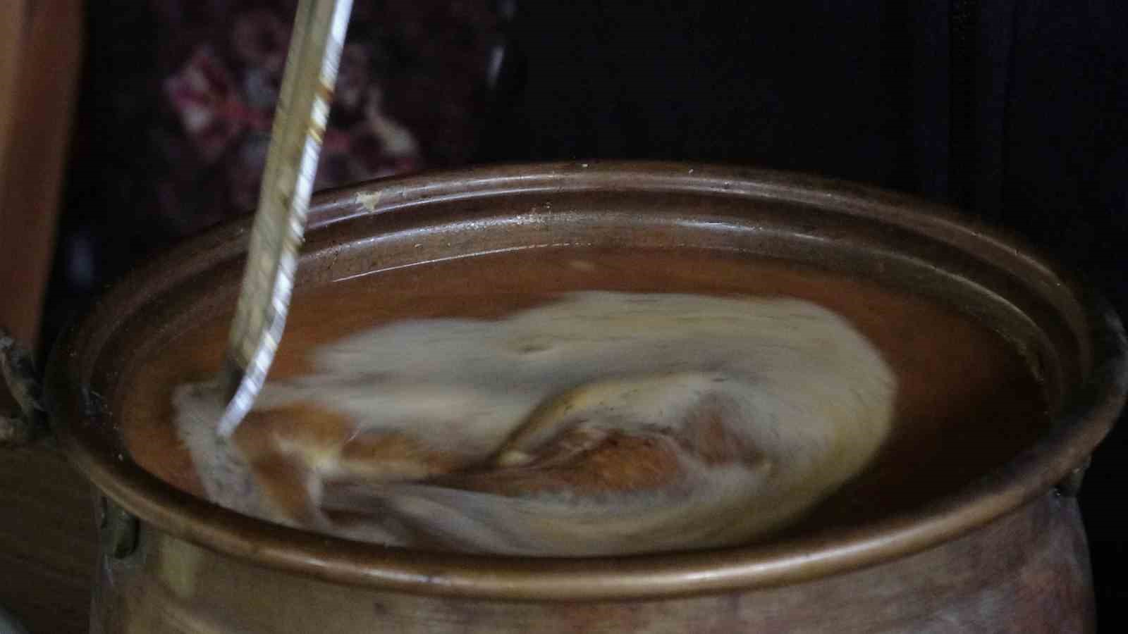 Kış aylarının doğal antibiyotiği tarhana çorbası yoğun talep görüyor
Kış aylarının doğal antibiyotiği tarhana çorbası yoğun talep görüyor