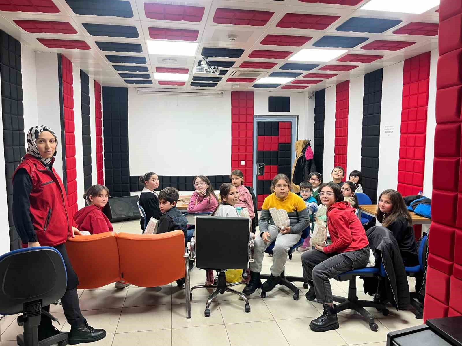 Kış kulübünde sinema etkinliği
