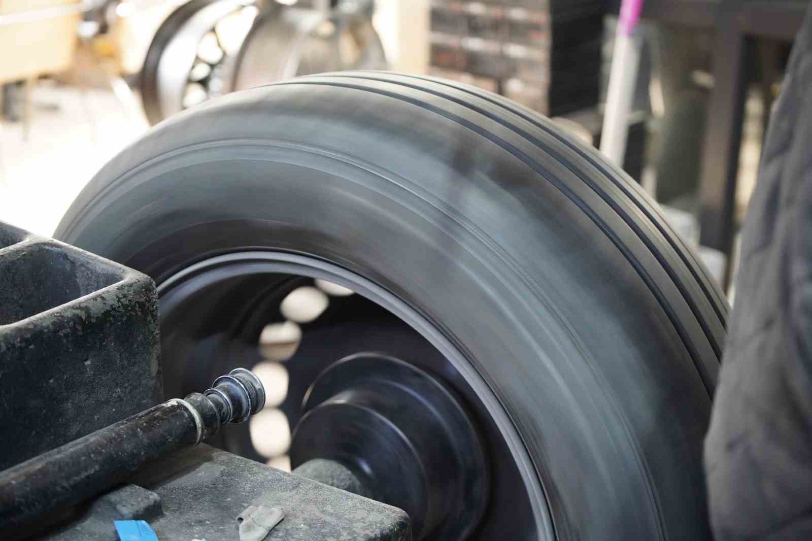 Kış lastiği zorunluluğu bitti, değişim mesaisi başladı: "Sıcaklar artmadan yaz lastiklerine geçiş yapılmalı"
