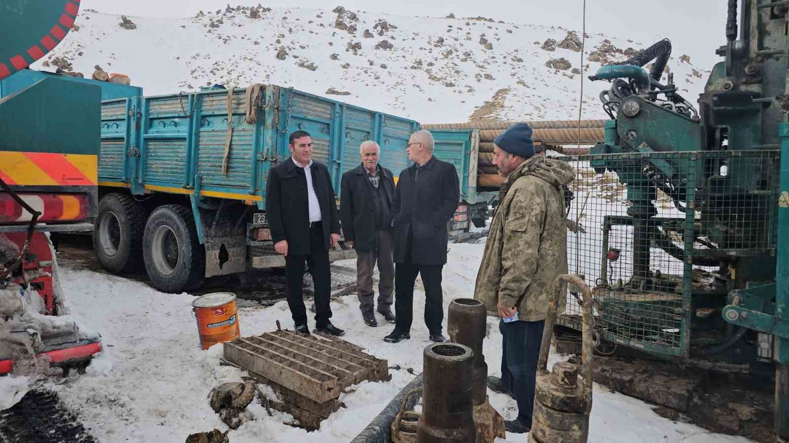 Kış ortasında içme suyu sorunu: Mahallenin suyu kurudu, belediye sondaj çalışması başlattı
Kış ortasında içme suyu sorunu: Mahallenin suyu kurudu, belediye sondaj çalışması başlattı