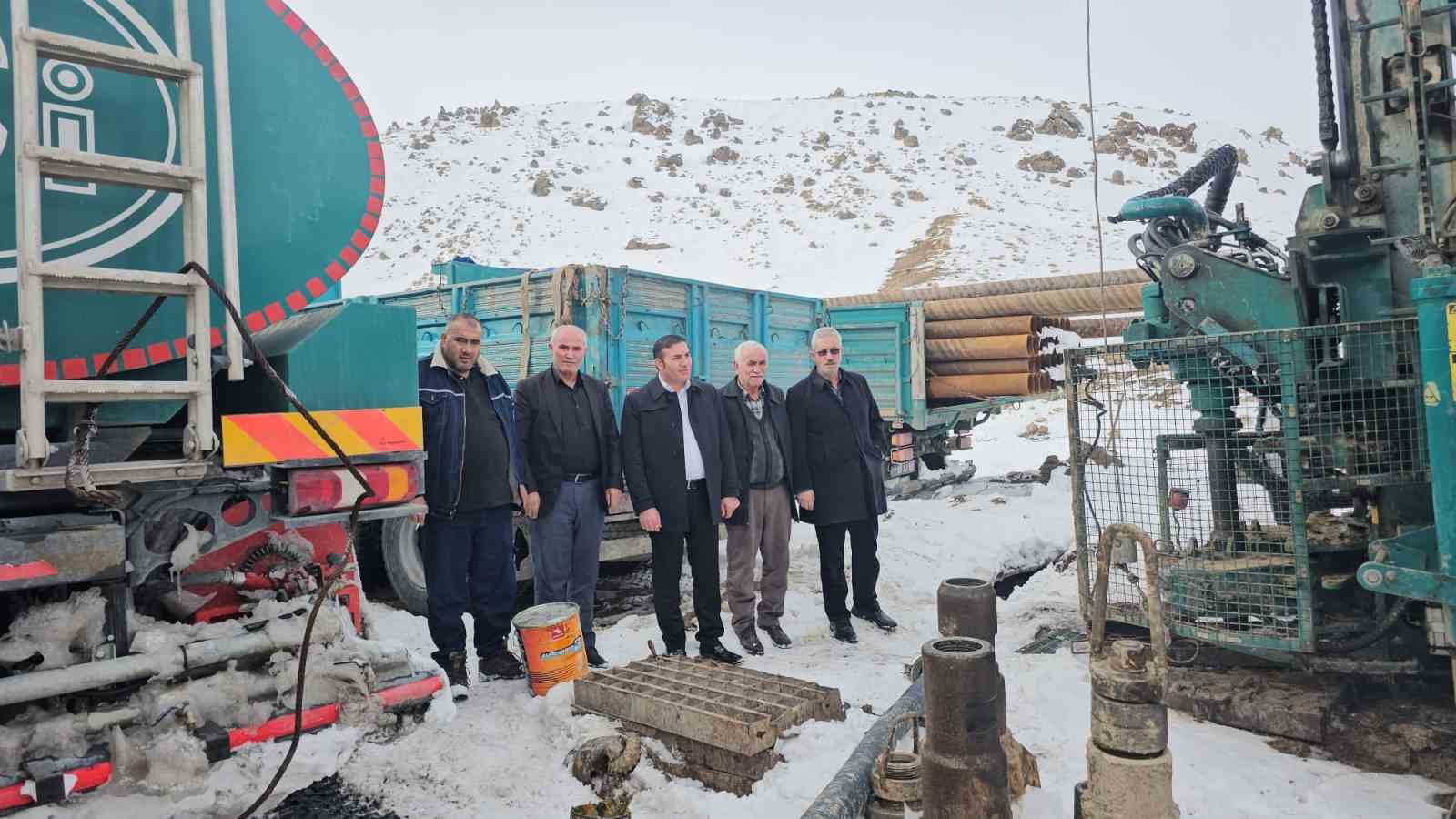 Kış ortasında içme suyu sorunu: Mahallenin suyu kurudu, belediye sondaj çalışması başlattı
Kış ortasında içme suyu sorunu: Mahallenin suyu kurudu, belediye sondaj çalışması başlattı