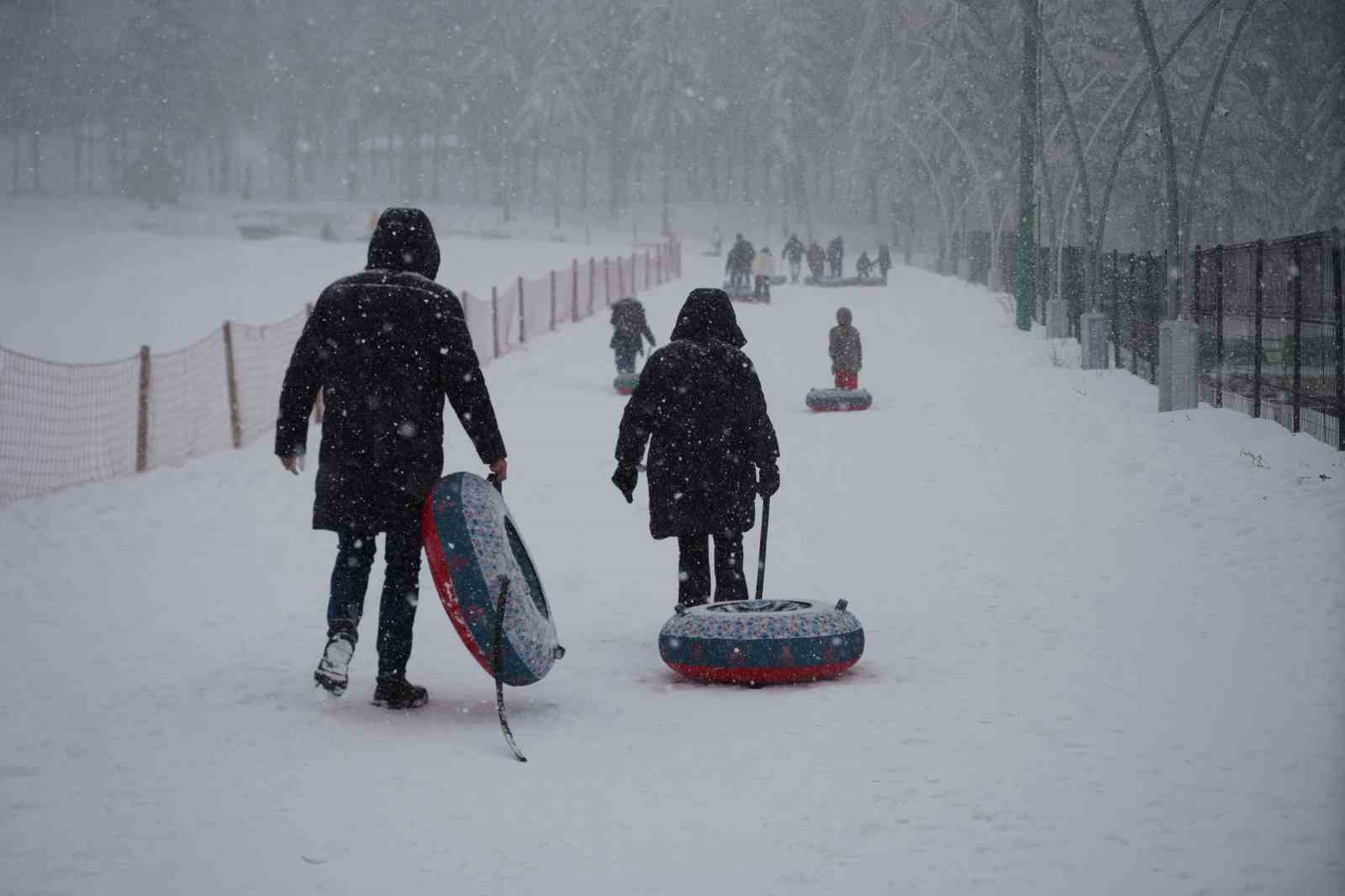 Kış turizminin gözdesi Kartepe’de kar sevinci
