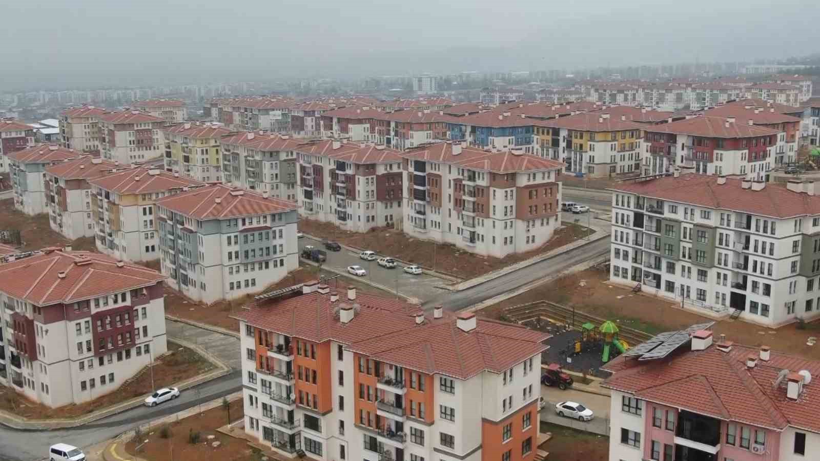 Kısa sürede evleri teslim edilen Nurdağılı depremzedelerden devlete teşekkür
