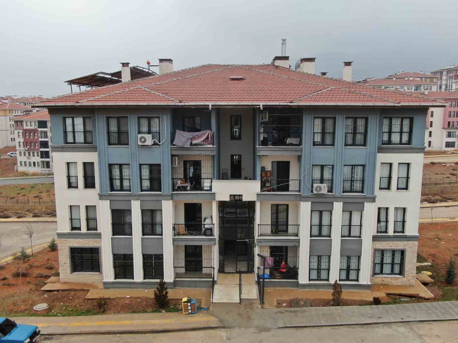 Kısa sürede evleri teslim edilen Nurdağılı depremzedelerden devlete teşekkür
