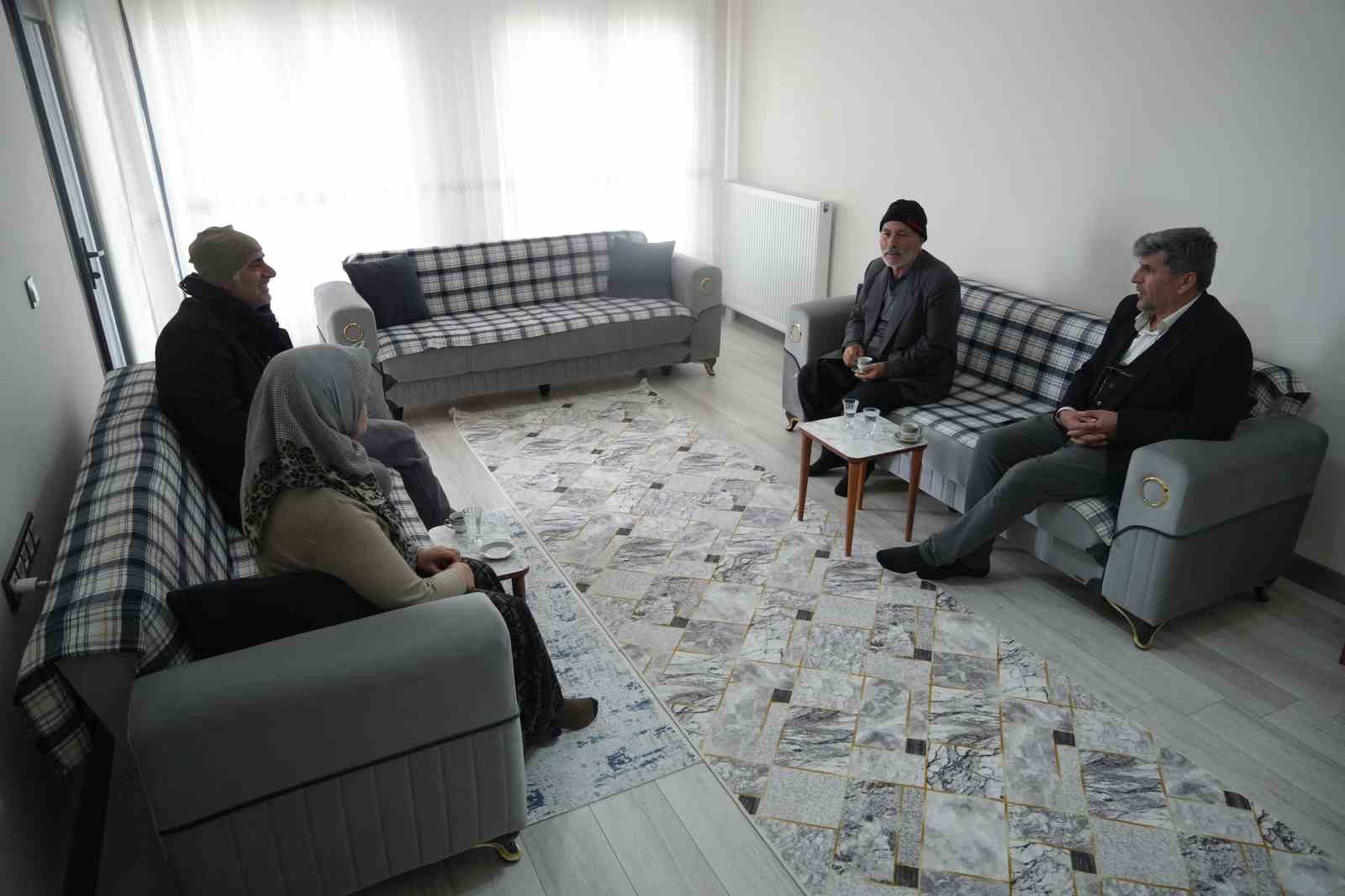 Kısa sürede evleri teslim edilen Nurdağılı depremzedelerden devlete teşekkür
