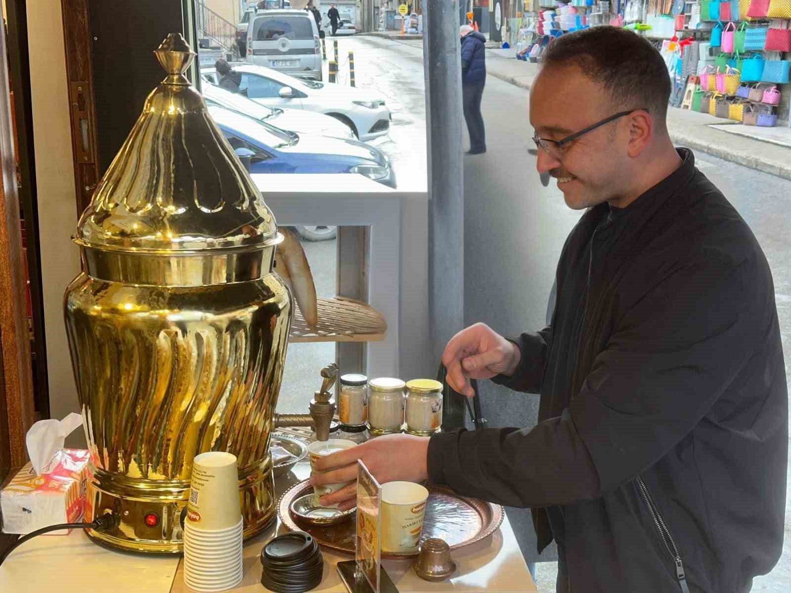 Kışın vazgeçilmezi salep yoğun ilgi görüyor
Kışın vazgeçilmezi salep yoğun ilgi görüyor