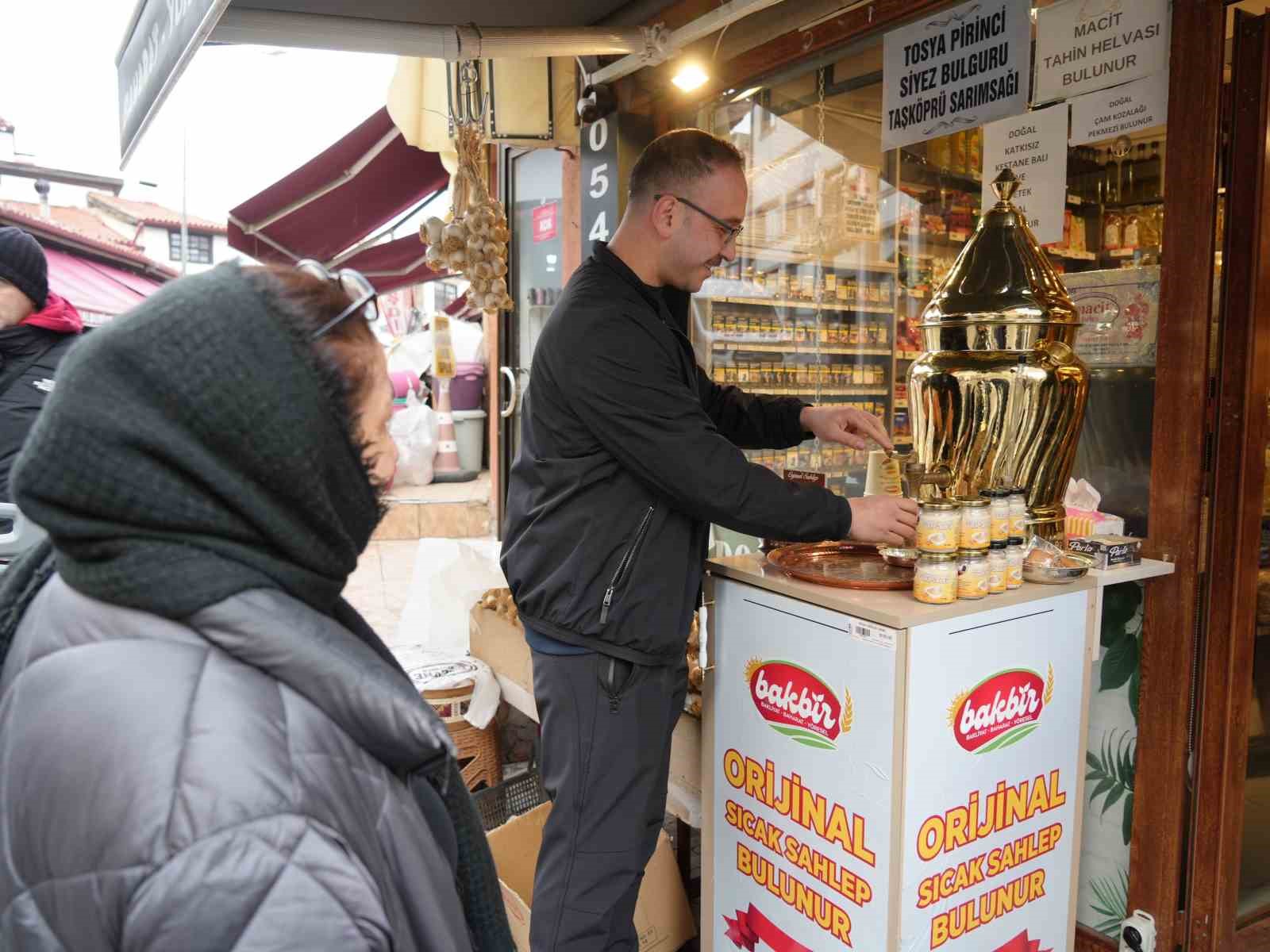 Kışın vazgeçilmezi salep yoğun ilgi görüyor
Kışın vazgeçilmezi salep yoğun ilgi görüyor