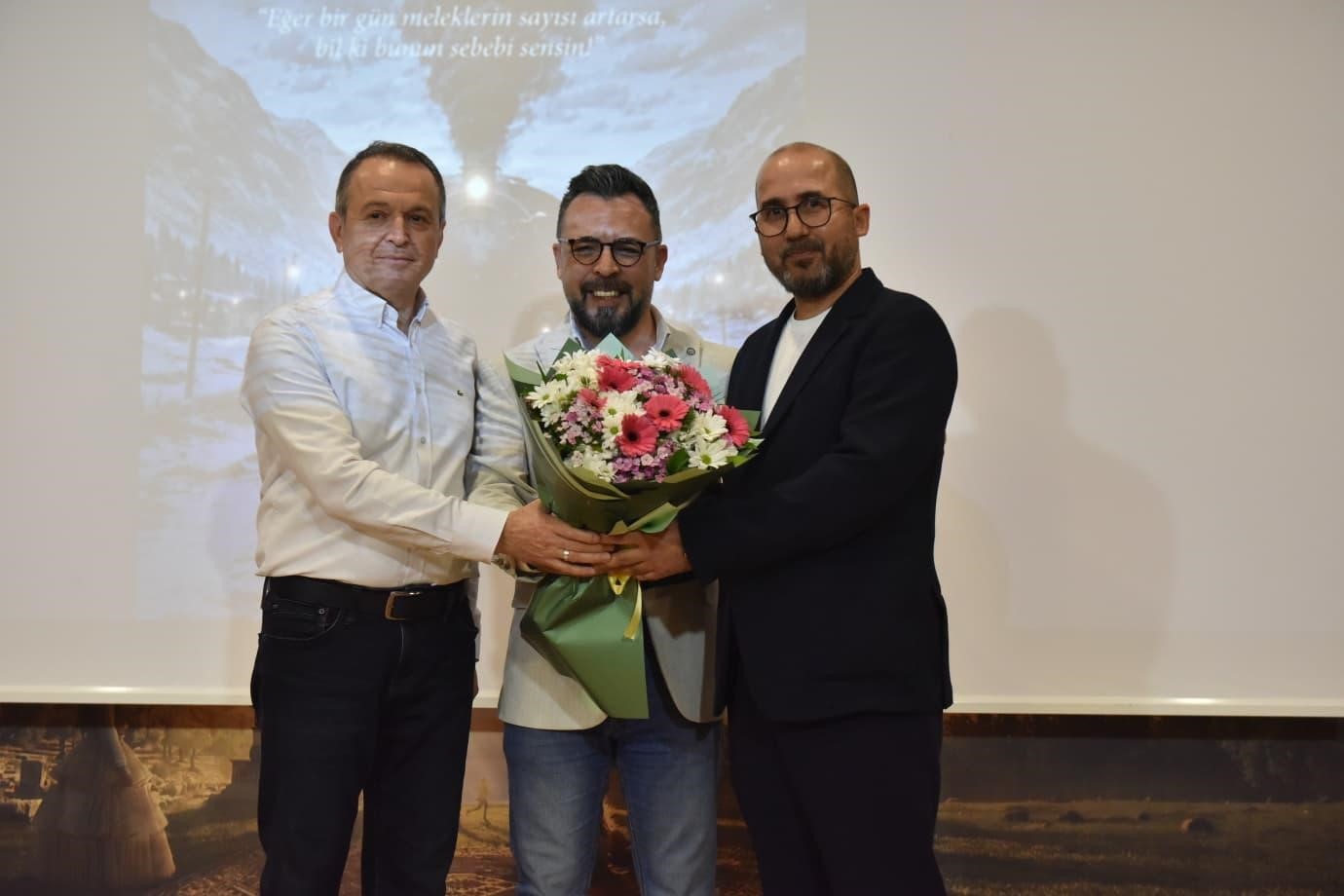 Kitabının satış geliri köy okulunun yapımına bağışlandı
Kitabının satış geliri köy okulunun yapımına bağışlandı