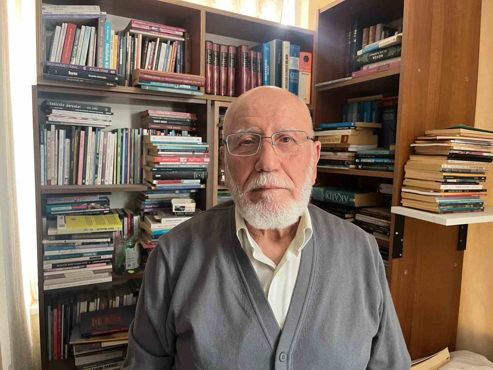 Kitap aşkı çocuklukta başladı, 11 bin kitaba ulaştı
