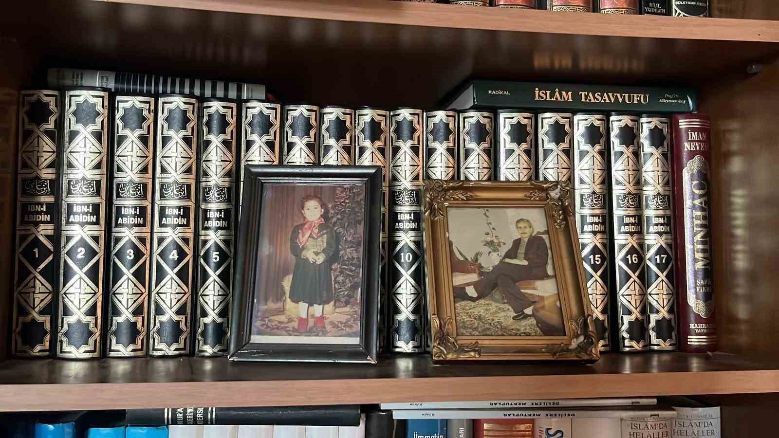 Kitap aşkı çocuklukta başladı, 11 bin kitaba ulaştı
