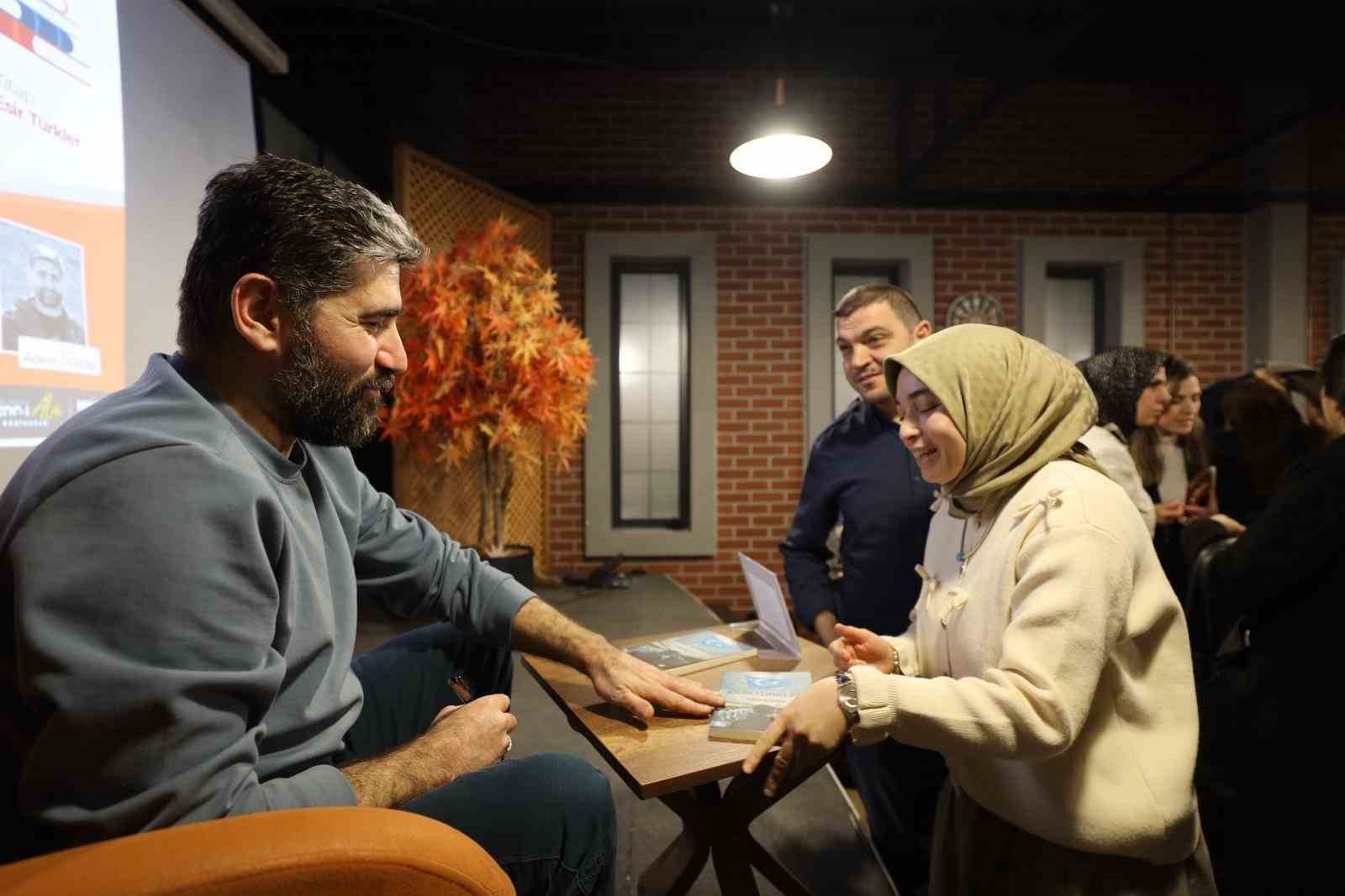 Kitaphane’de Doğu Türkistan konuşuldu
