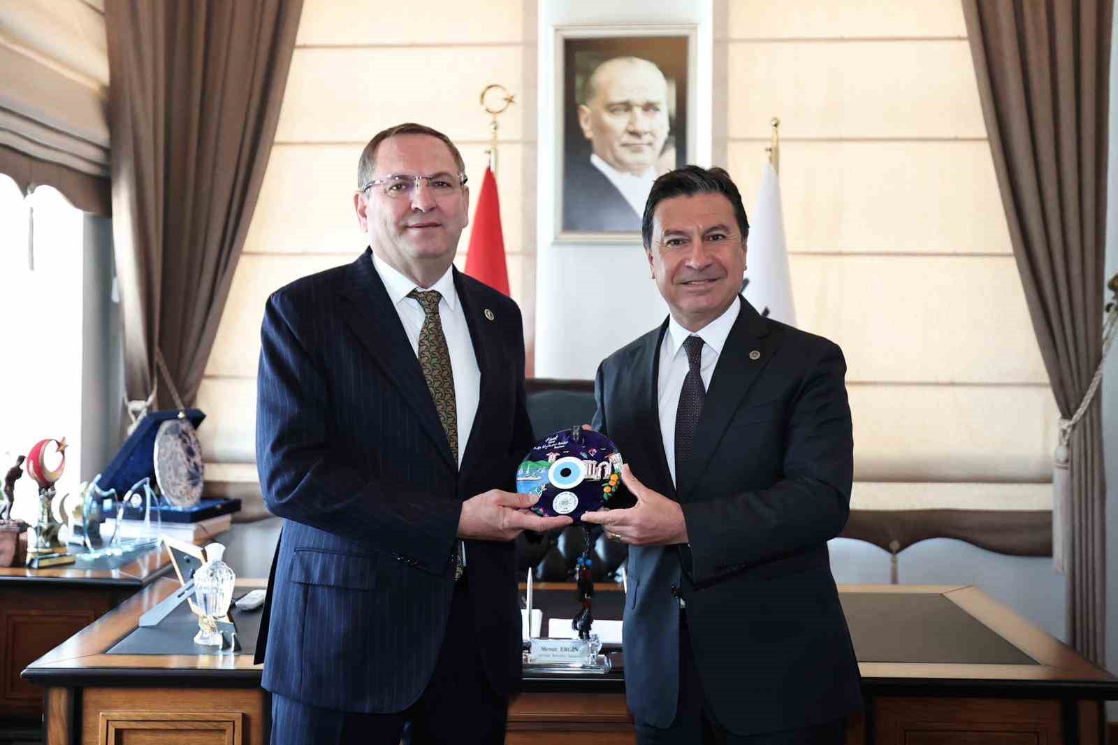 Kıyı Ege belediyeleri Ayvalık’ta buluştu
Kıyı Ege belediyeleri Ayvalık’ta buluştu