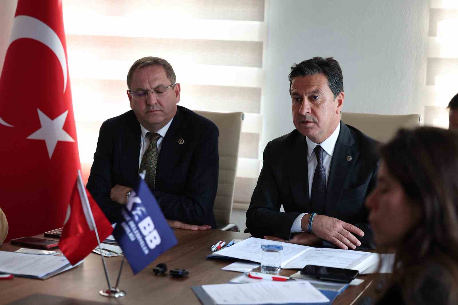 Kıyı Ege belediyeleri Ayvalık’ta buluştu
Kıyı Ege belediyeleri Ayvalık’ta buluştu