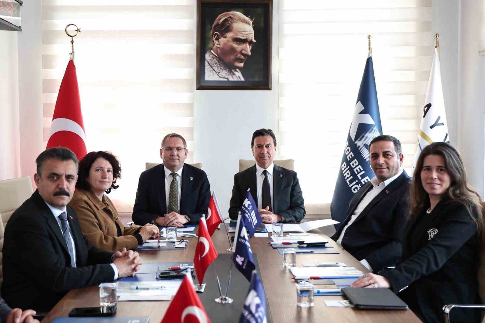 Kıyı Ege belediyeleri Ayvalık’ta buluştu
Kıyı Ege belediyeleri Ayvalık’ta buluştu