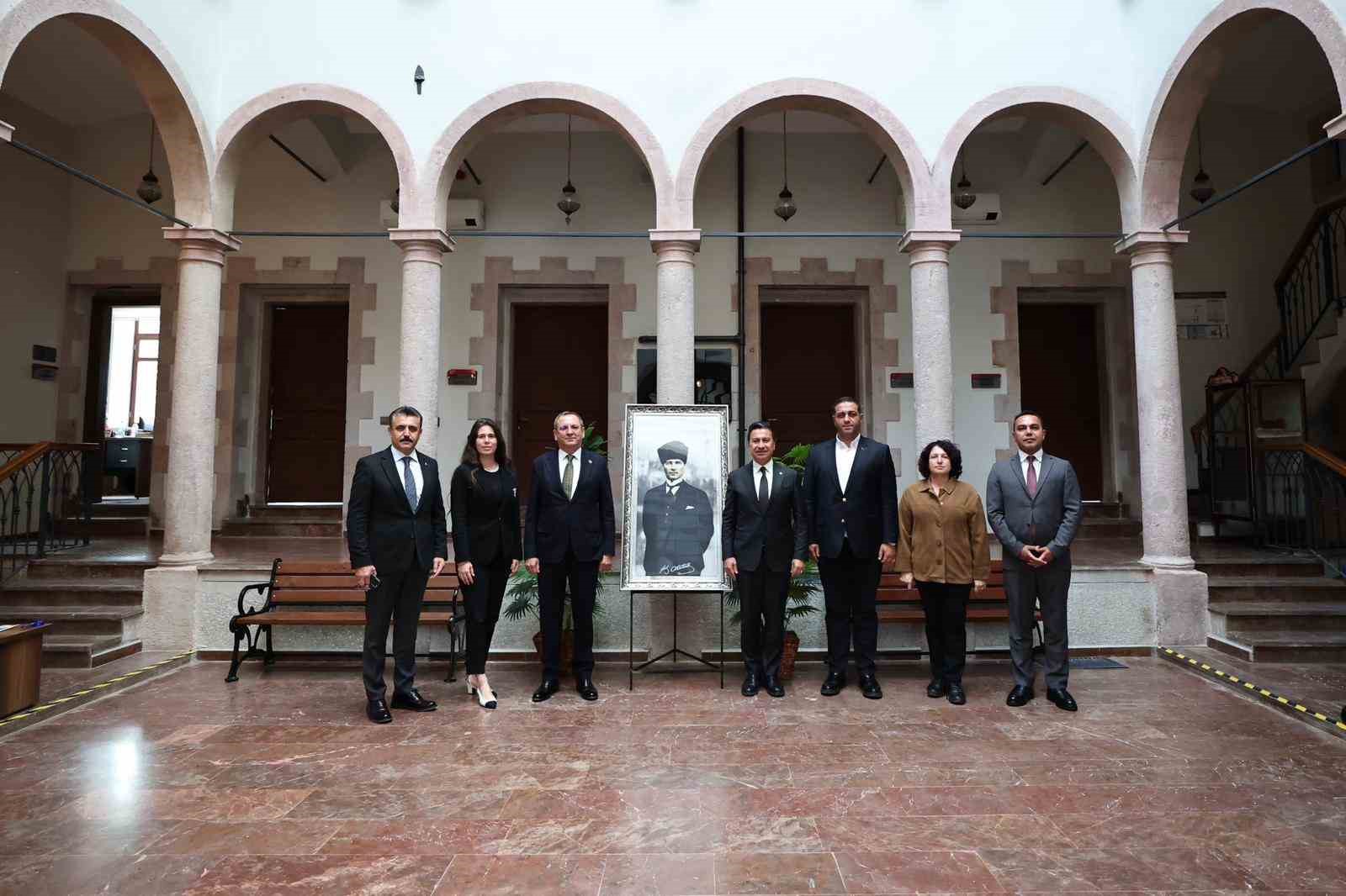 Kıyı Ege belediyeleri Ayvalık’ta buluştu
Kıyı Ege belediyeleri Ayvalık’ta buluştu