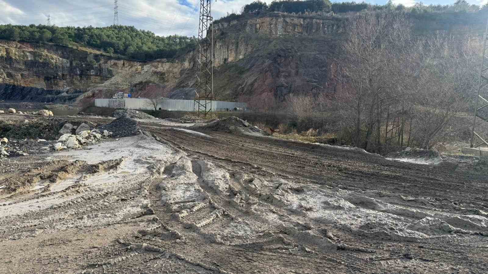 Kıyıcak Mahallesi Kavaklı Sokak’ta çamur isyanı; "Çığlığımızı duyun"
