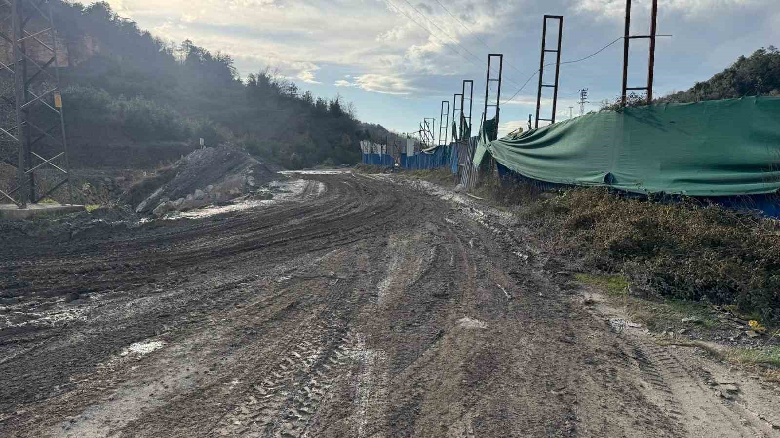 Kıyıcak Mahallesi Kavaklı Sokak’ta çamur isyanı; "Çığlığımızı duyun"
